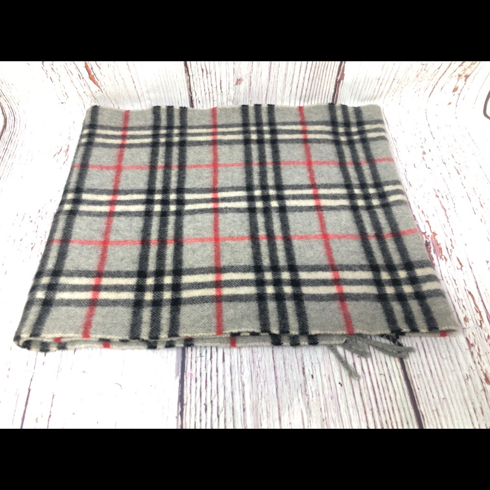 Burberrys London Scraf - Picture 7 of 8